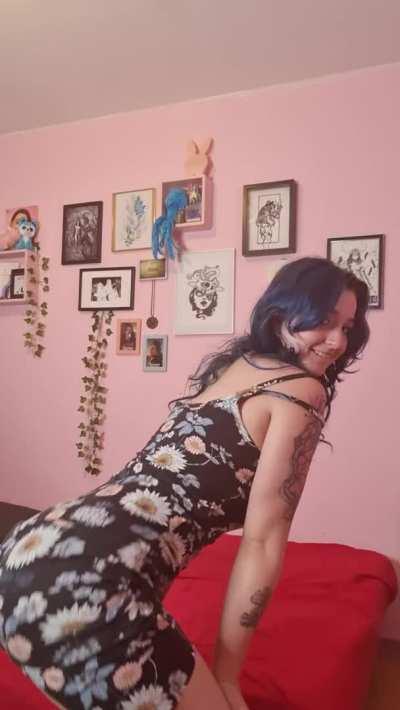 Please look at my big ass shaking 😳