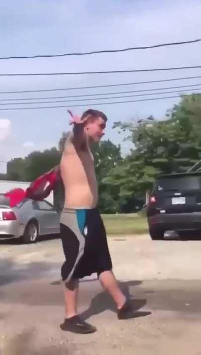 Messing with big guys isn't a good idea