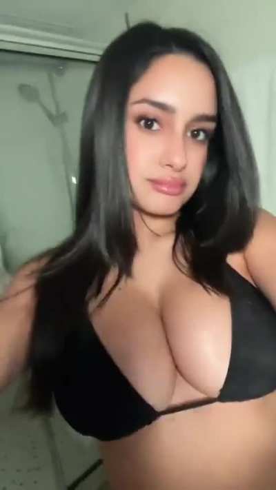 Does Carissa’s jugs make her a TikTok ho? (Link in comments)