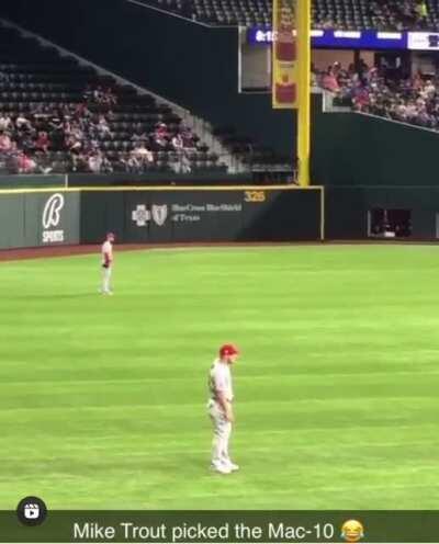 MLB Outfielder Mike Trout has chosen the MAC-10 over the MP5. What a stud!