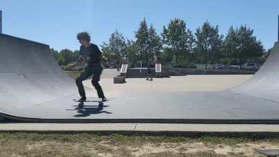 Learned pumping today(thanks to a very friendly gentleman)! What an awesome feeling. Also almost hit a scooter kid today because he went right behind me as I was rolling backwards.. the fall at the end kills me 😂 (also first day on this!! so happy with wh