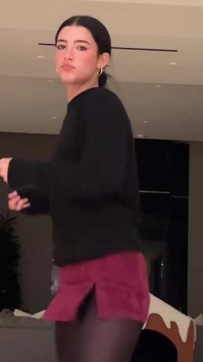 Mommy shaking it in slow Mo