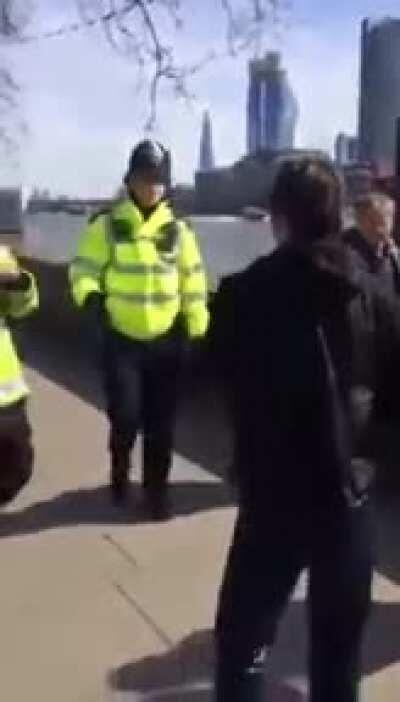 Idiot drunk guy could've drowned in the Thames river