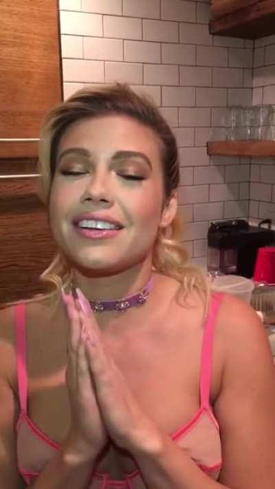 Love her tit's.🍒👈🏾😘