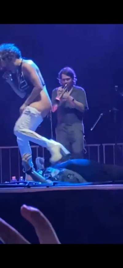 Sophia Urista pissing on a fan on stage