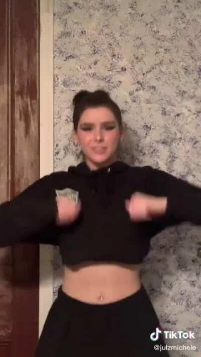 The way she moves her body.....ugh 🔥