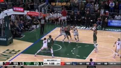 [Highlight] Jimmy Butler points to the jumbotron and tells Jrue Holiday 