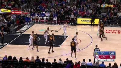 [Highlight] Isaiah Hartenstein blocks Jordan Poole and gets a tech for taunting, Poole proceeds to end the quarter going 4-4 on threes (full sequence)