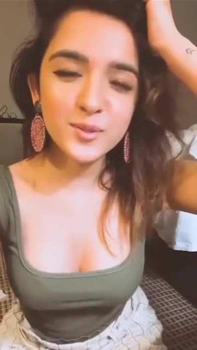 Shirley knows what her fans like to see