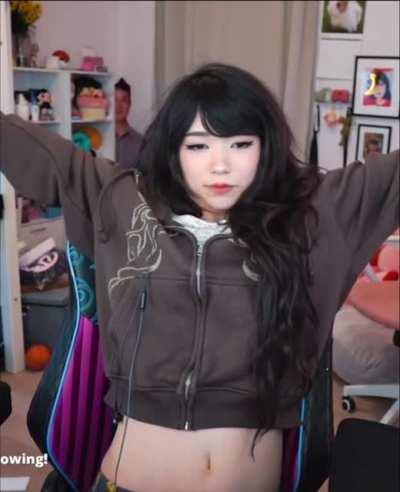 Emiru tummy