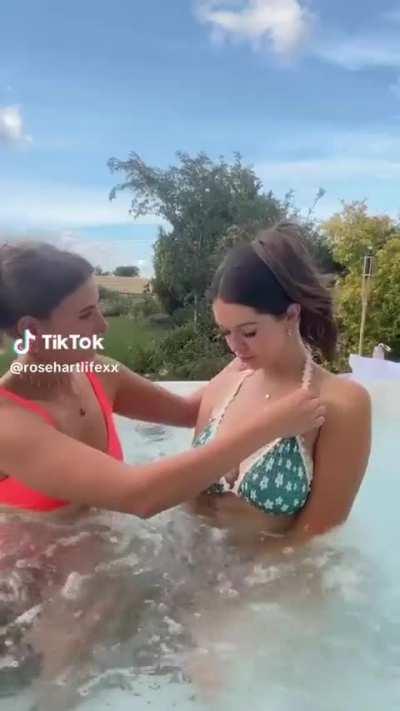 Helping Out [@rosehartlifexx]