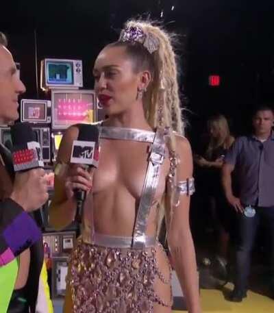 SO FUCKING HOT.🔥🔥