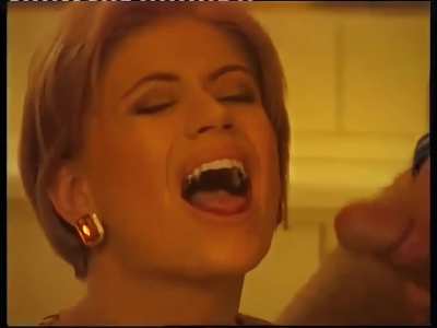 Blonde Tikki in a photosession for a moneyshot