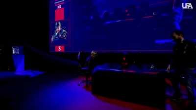 16 Year old wins Street Fighter V Tournament and Just Walks out of The Stage