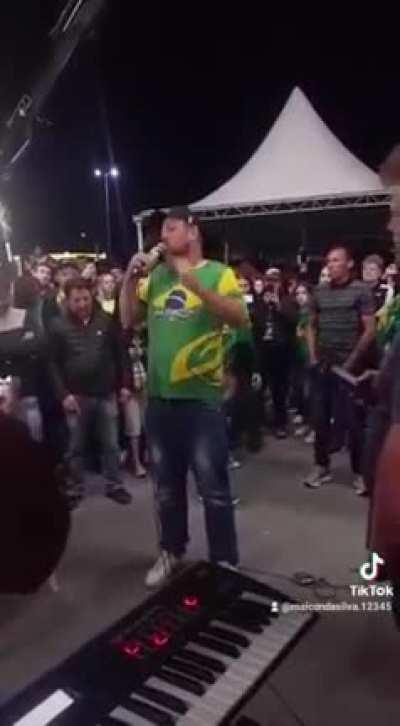 BOLSONARO ACABA DE SER DEPOSTO POR APOIADORES!