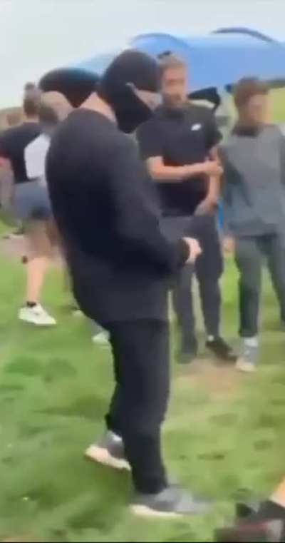 Dude gets jumped at a skatepark