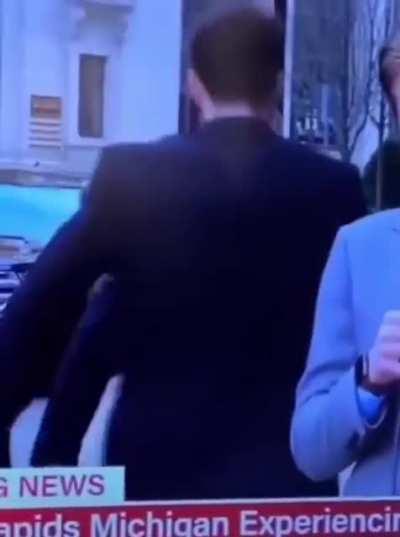 That’s some tight pants