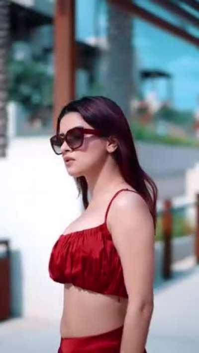 Man look at this chhinaal Avneet Kaur. This 21 yr old making men twice and thrice her age shoot jizz on her. Imagine the amount of cum flow this bitch will cause in this decade.