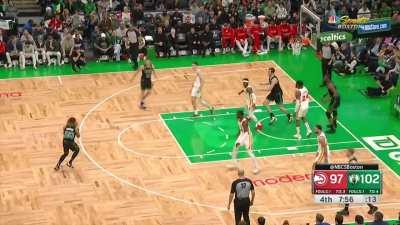 [Highlight] Payton Pritchard gets his first career double-double AND triple-double with this assist in the final game of the season vs the Atlanta Hawks | 24 PT | 11 REB | 10 AST