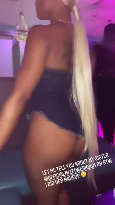 Lil club twerk from the Queen