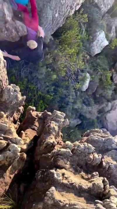 Cliffhanger vs. Camerawoman