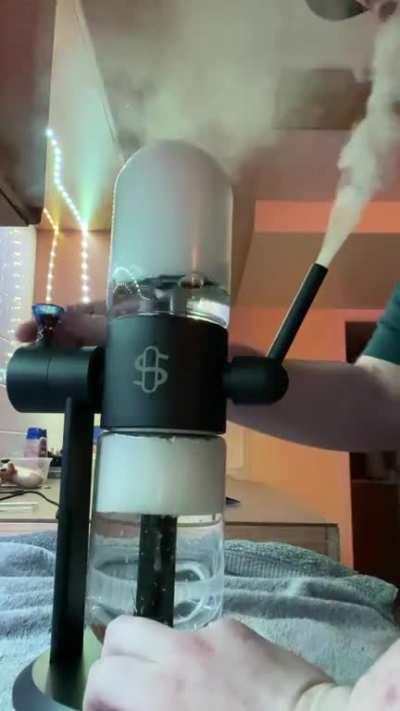 My first time hitting a StundenGlass. this thing gets me fucking baked