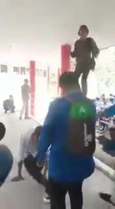 Another Kickboxer breaks his leg