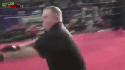 Referee has a tough time breaking up a fight