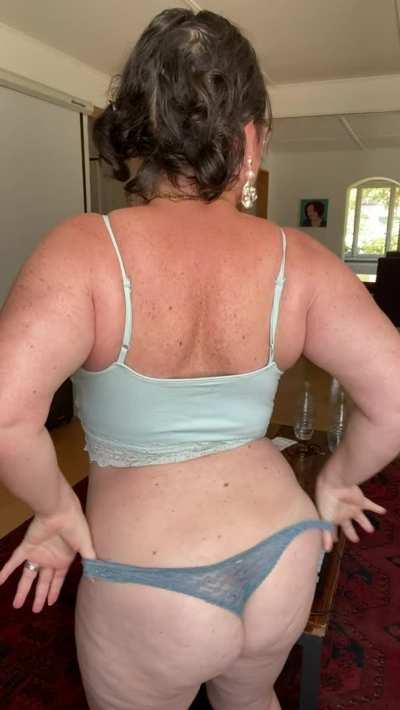 Oh hey, want to look at my ass?