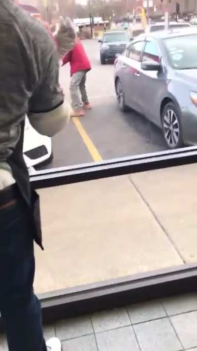 Woman runs to her car to grab a gun durning an argument / before a fight