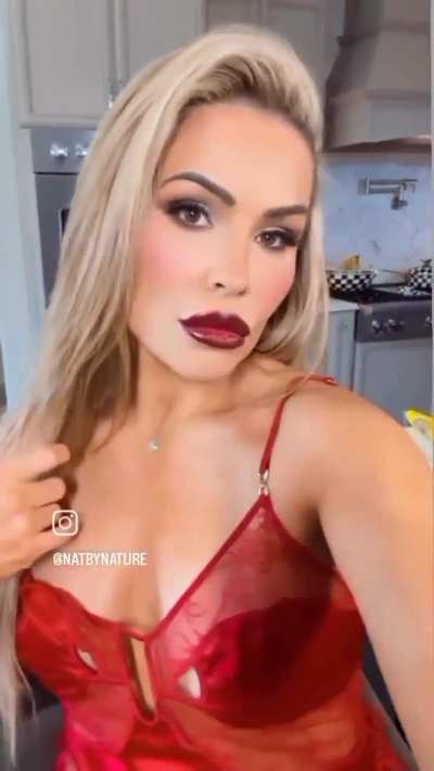 Love it when the negligee matches the lipstick 😍