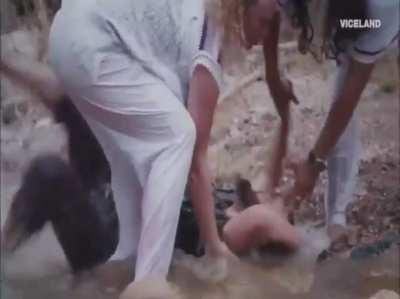 Когда хочешь искупать своего кота