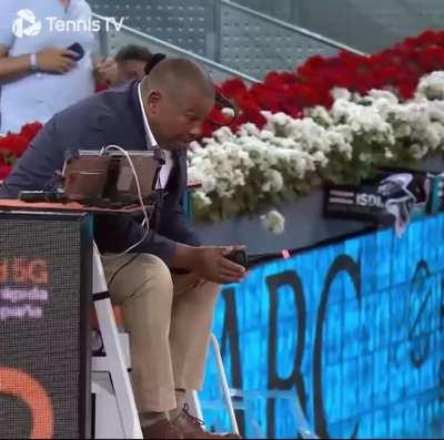 Rune controversy during the first set