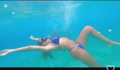 Loy hamelinck😍 het water laat het goed schudden😂🥵🍑