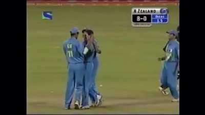 Agarkar‘s outswinger!!