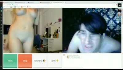 Tanar USR-ist cheltuie pensia bunicilor pe live jasmin