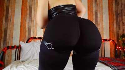 [OC] Black leggings wearing wench, at your service!