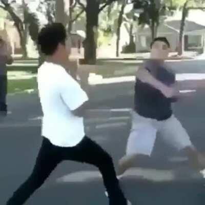 Dude definitely been in the ring before lol.