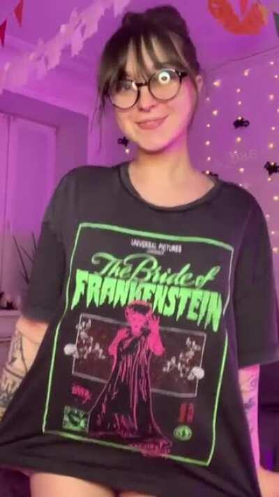 One blink and my clothes are off🙈🥰