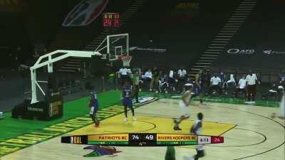 [Highlight] J. Cole with the no-look dime as he’s almost out of bounds