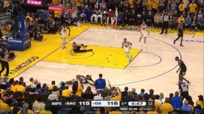 [Highlight] Sabonis gets his cookies taken from him by Draymond, stopping the 5v4 fast break