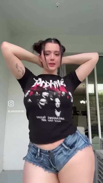 Jakara Kami Is So Fucking Sexy