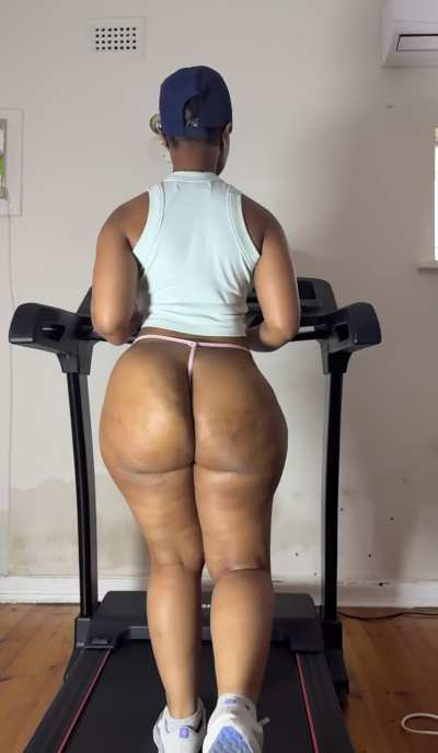 Nokwanda Mkhize (@petitetumi)