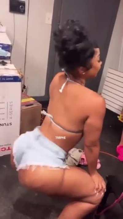 Two New Ari Vids Put Together 😳