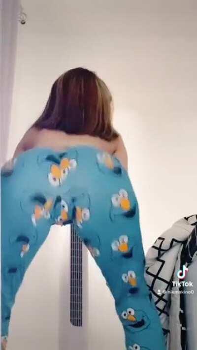 mamisiobe and blue elmo