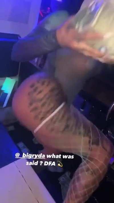 @_bigryda on her bag