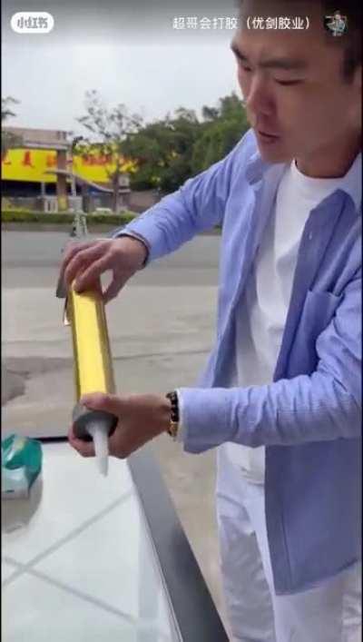 The way this guy applies silicone