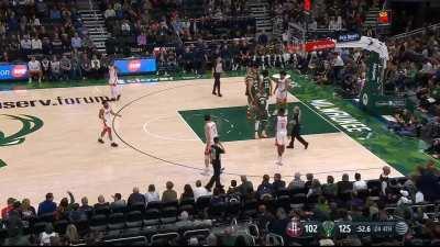 [Highlight] Boban Marjanovic gets the And-1 on Serge Ibaka late in the 4th quarter