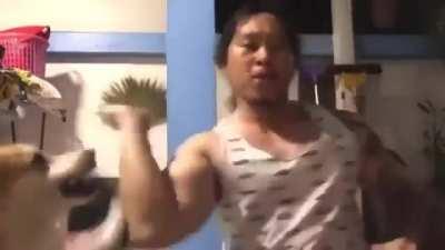 MAn BRutAlLizeS doG usING aDVanced coMbAt tEChNiQuEs.