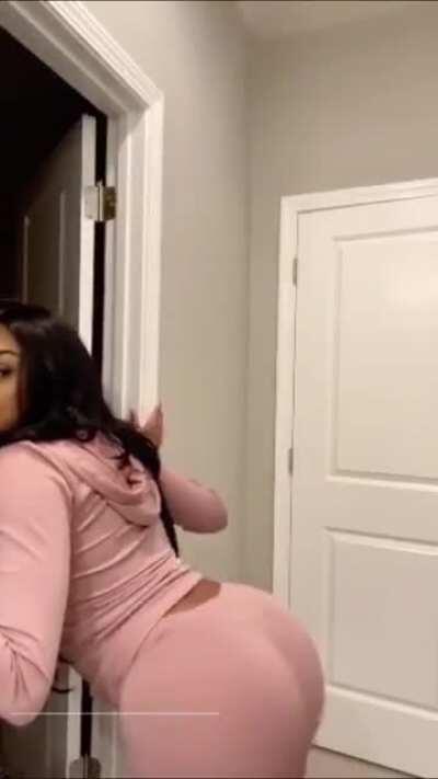 Jania twerk on live 😈🥰